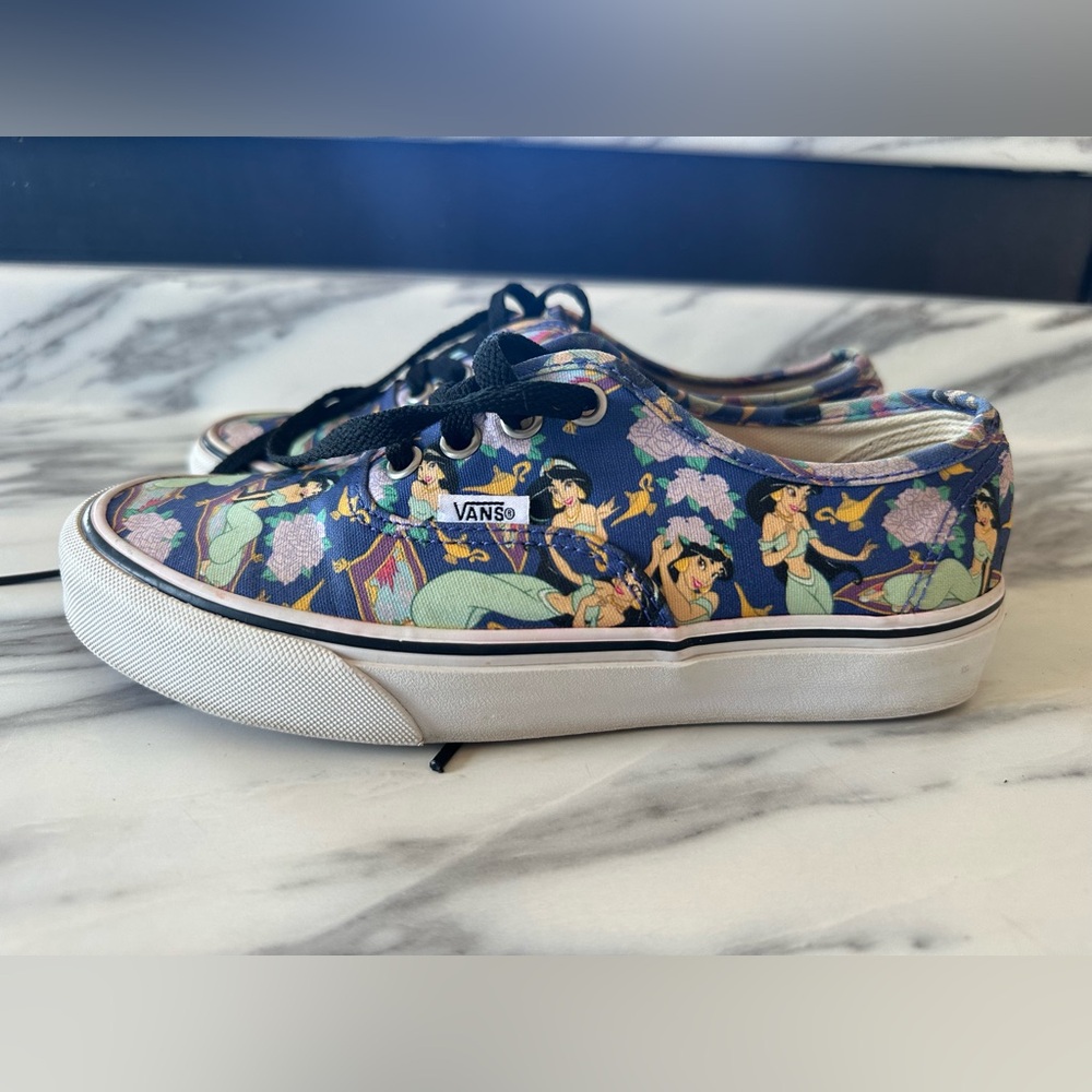 Vans x Disney Jasmine Sneakers - Picture 6 of 10